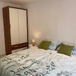 Grüne Oase Neben Hbf, 10 Min Von Düsseldorf Hbf Apartment