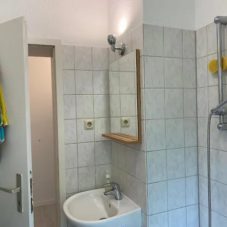 Apartment Gruene Oase Neben Hbf, 10 Min Von Duesseldorf Hbf *